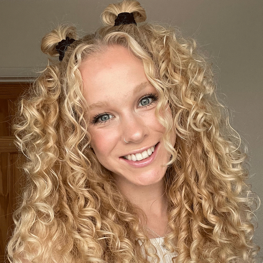 Hoe je zijden scrunchies kunt dragen voor je up dos