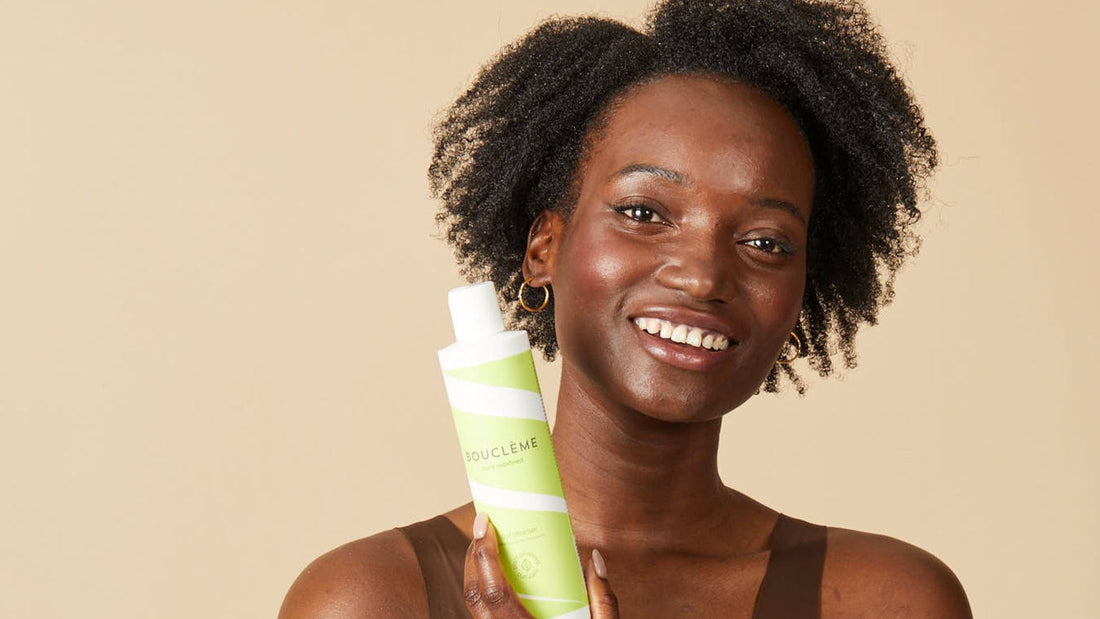 Co-washing curly hair: the pros and cons of this cleansing method