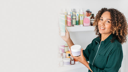 Curls Of Wisdom: Boucléms vollständiger Leitfaden zur Pflege von lockigem Haar