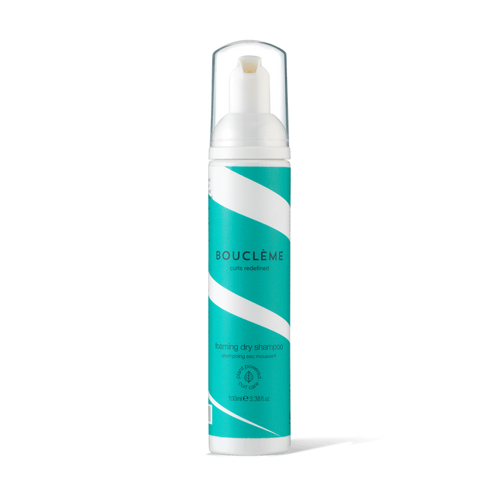 Alcohol free dry shampoo refreshes the scalp, redefines curls, and adds texture and volume to hair.