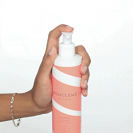 A lightweight, anti-humidity leave in conditioner to create defined, soft curls.